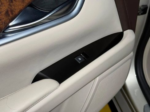 Used 2013 Cadillac XTS Luxury image 23