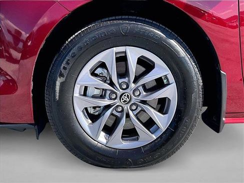 Used 2024 Toyota Sienna XLE image 10