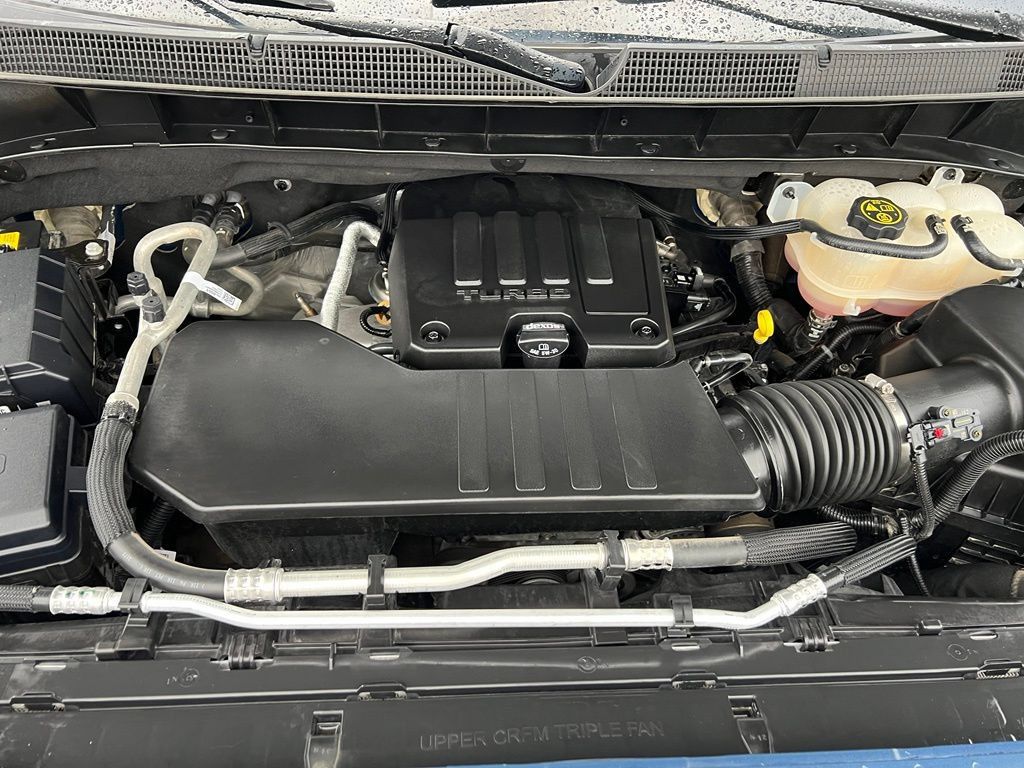 Used 2024 Chevrolet Silverado 1500 LT AWD/4WD image 45