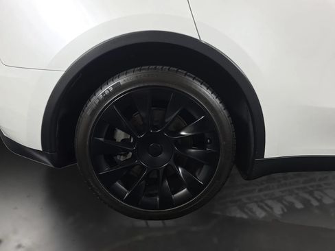 Used 2023 Tesla Model Y Long Range AWD/4WD image 17