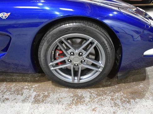 Used 2004 Chevrolet Corvette Coupe w/ Preferred Equipment Group RWD image 46