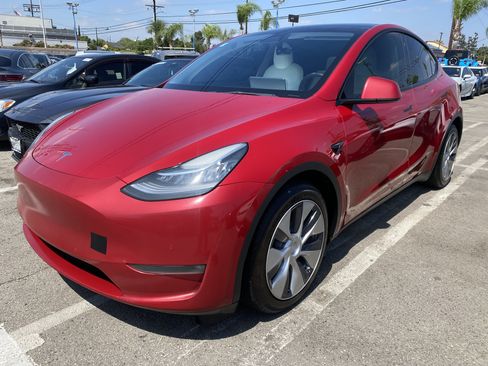Used 2021 Tesla Model Y Long Range AWD/4WD image 2