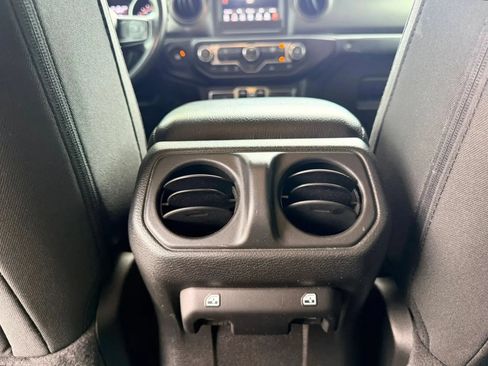 Used 2022 Jeep Gladiator Sport AWD/4WD image 12