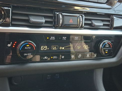 Certified 2025 Nissan Pathfinder SV FWD image 20