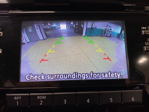 Used 2017 Nissan Rogue SV FWD image 13