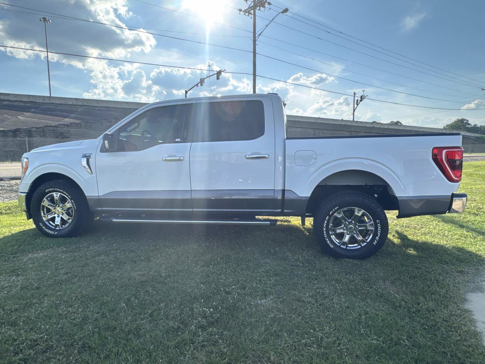 Used 2022 Ford F150 XLT w/ Equipment Group 302A High RWD image 8