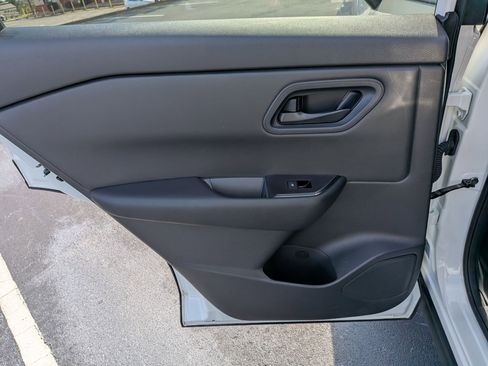 Used 2024 Nissan Rogue S FWD image 26