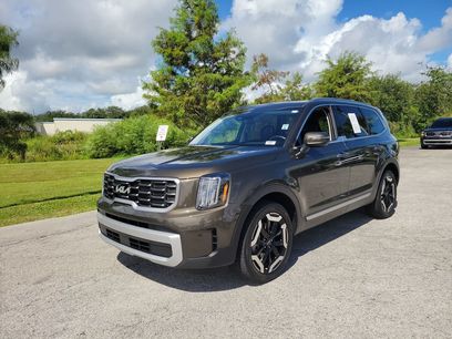 Certified 2025 Kia Telluride S