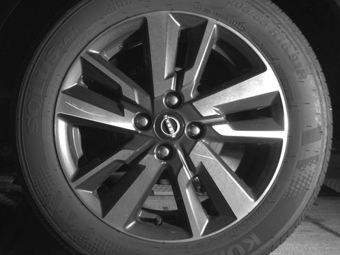 Used 2025 Nissan Versa SV FWD image 14