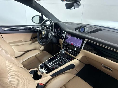 Certified 2023 Porsche Macan AWD/4WD image 17