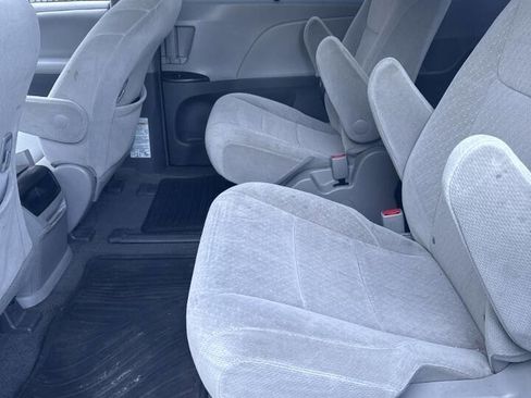Used 2017 Toyota Sienna LE AWD/4WD image 11