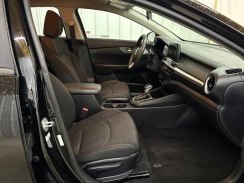Used 2019 Kia Forte LXS FWD image 18