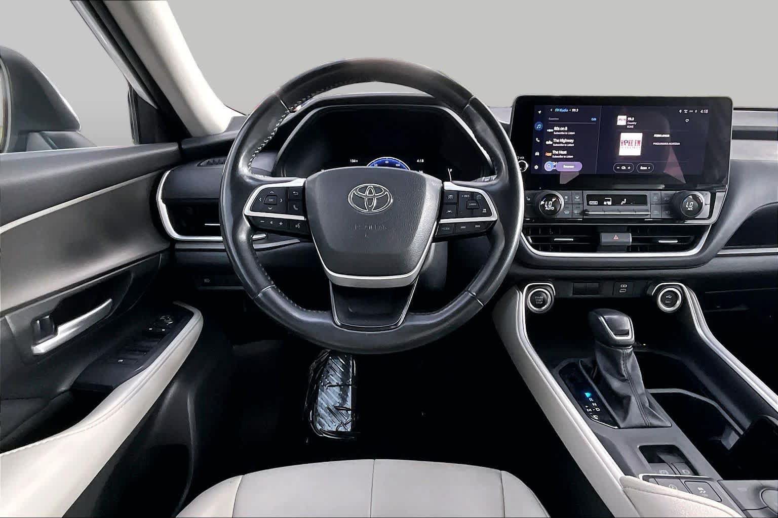 Used 2024 Toyota Grand Highlander AWD image 6