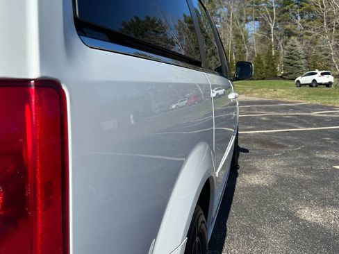 Used 2017 Dodge Grand Caravan SXT FWD image 12