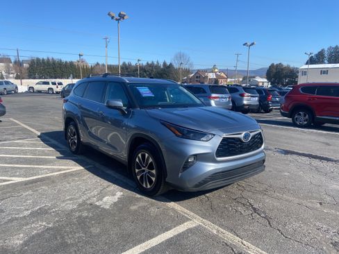 Used 2022 Toyota Highlander XLE image 8