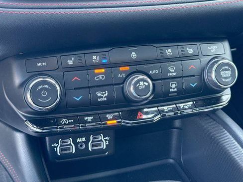 Used 2024 Dodge Durango GT AWD/4WD image 17