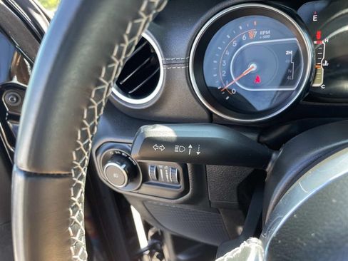 Used 2022 Jeep Wrangler Unlimited Sahara w/ Safety Group AWD/4WD image 48