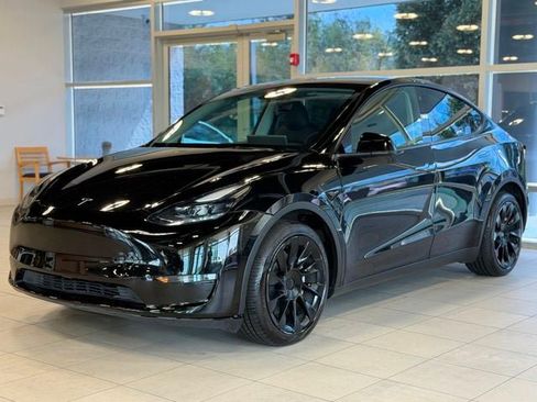 Used 2023 Tesla Model Y Long Range AWD/4WD image 4