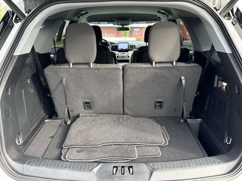 Used 2023 Ford Explorer XLT image 22