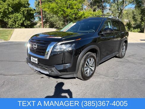 Used 2025 Nissan Pathfinder SL AWD/4WD image 7