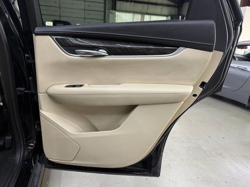 Used 2018 Cadillac XT5 FWD image 14