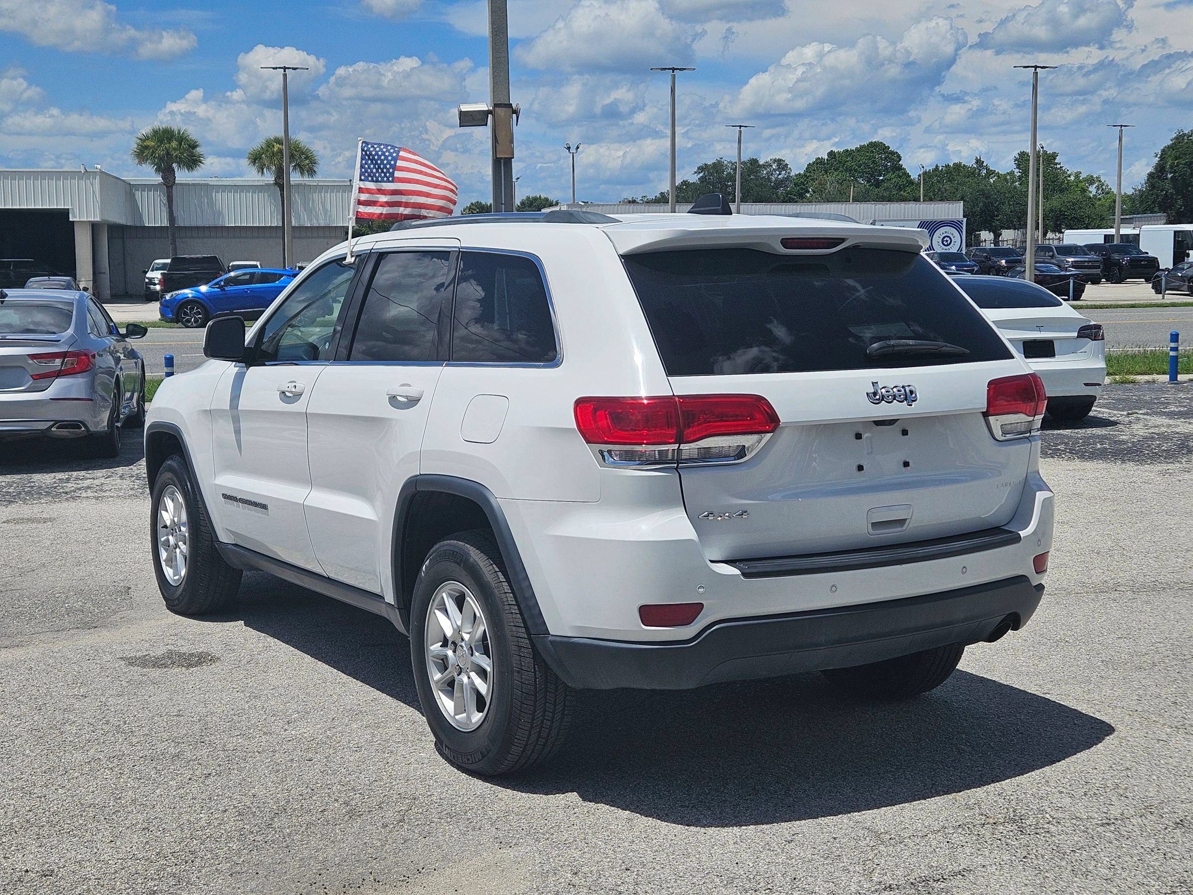 Used 2018 Jeep Grand Cherokee Laredo AWD/4WD image 5