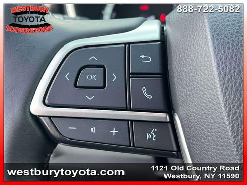 Used 2022 Toyota Highlander XLE AWD/4WD image 27