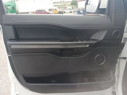 Used 2019 Ford Expedition Max XLT w/ Equipment Group 201A AWD/4WD image 11