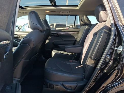Used 2022 Toyota Highlander Platinum AWD/4WD image 10