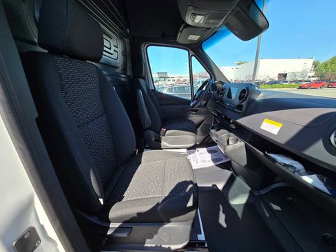 Used 2024 Mercedes-Benz Sprinter 2500 image 12