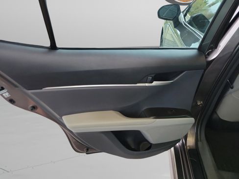 Used 2024 Toyota Camry SE image 16