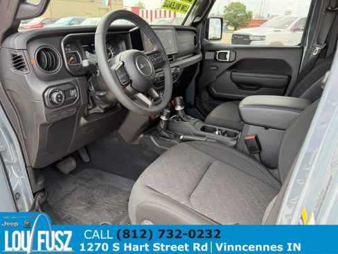 Used 2025 Jeep Gladiator Mojave w/ Safety Group AWD/4WD image 12