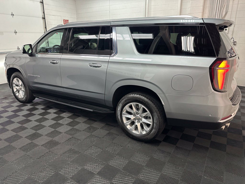 Used 2025 Chevrolet Suburban Premier AWD/4WD image 6
