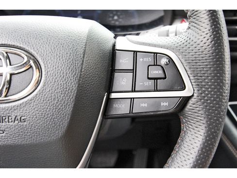 Used 2025 Toyota Sienna Limited AWD/4WD image 20
