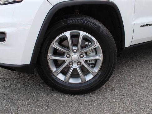 Used 2021 Jeep Grand Cherokee Laredo AWD/4WD image 9