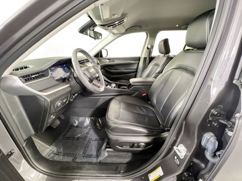 Used 2023 Jeep Grand Cherokee Limited AWD/4WD image 19
