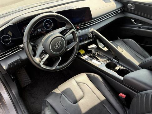 Used 2023 Hyundai Elantra Limited FWD image 15
