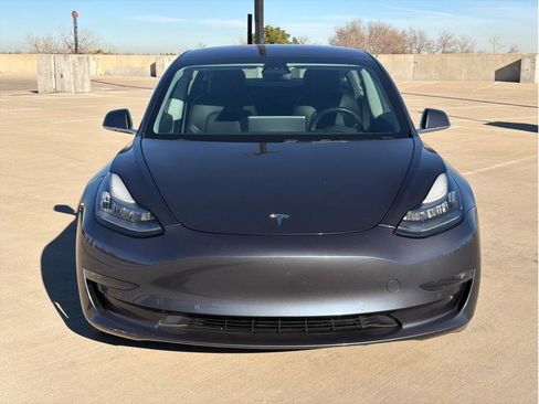 Used 2018 Tesla Model 3 image 2