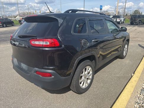 Used 2016 Jeep Cherokee Sport AWD/4WD image 6