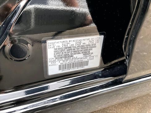 Used 2025 Nissan Versa SR w/ Trunk Package image 33