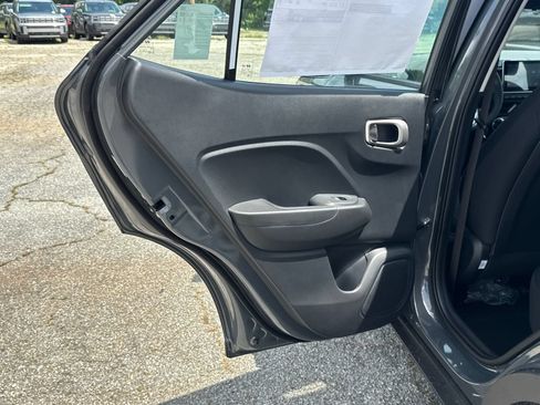 Used 2026 Hyundai Venue SE FWD image 22