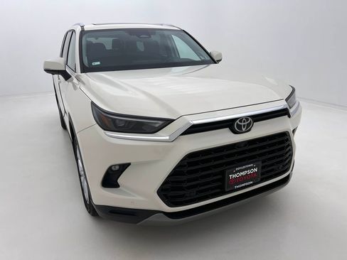 Used 2024 Toyota Grand Highlander Platinum image 3
