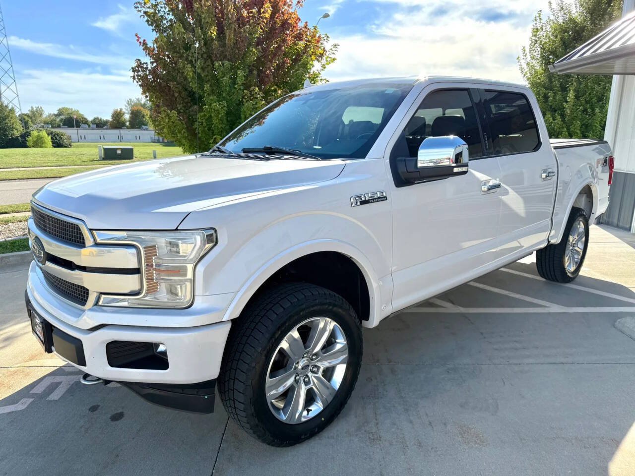 Used 2019 Ford F150 Platinum w/ Equipment Group 701A Luxury AWD/4WD image 4