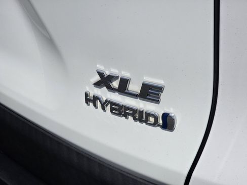 Certified 2019 Toyota RAV4 XLE w/ Convenience Package AWD/4WD image 19