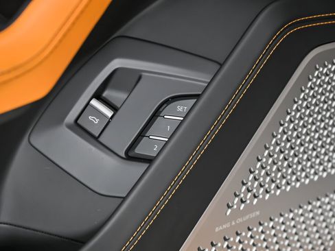 Used 2022 Lamborghini Urus image 19