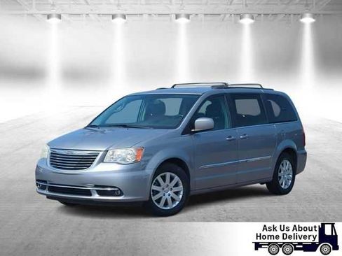 Used 2014 Chrysler Town & Country Touring FWD image 1