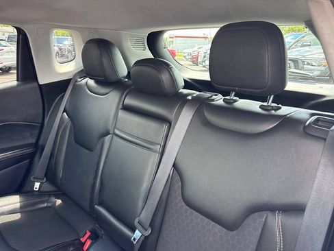 Used 2019 Jeep Compass Latitude w/ Cold Weather Group AWD/4WD image 8