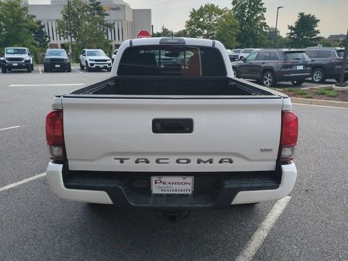 Used 2018 Toyota Tacoma TRD Sport RWD image 5