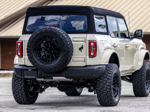 New 2025 Ford Bronco Badlands image 3