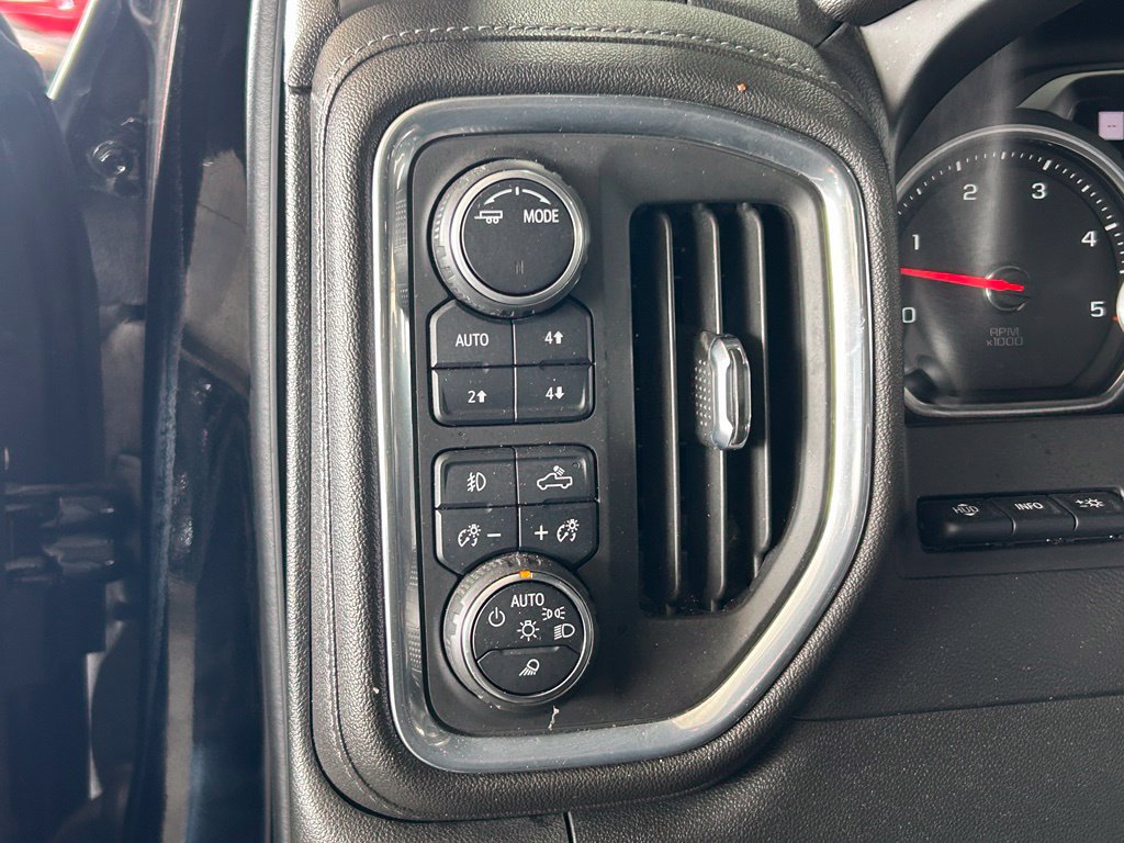 Used 2022 Chevrolet Silverado 3500 High Country w/ Technology Package AWD/4WD image 22